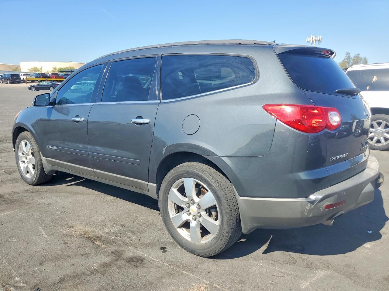 2009 Chevrolet Traverse Lt - Image 2