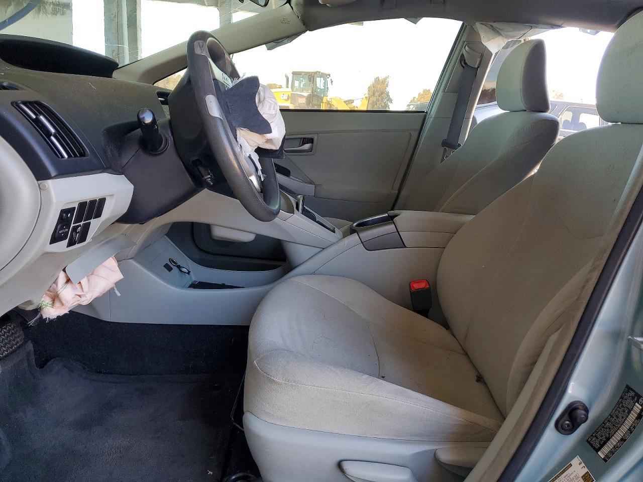 2013 Toyota Prius Two - Фото 7