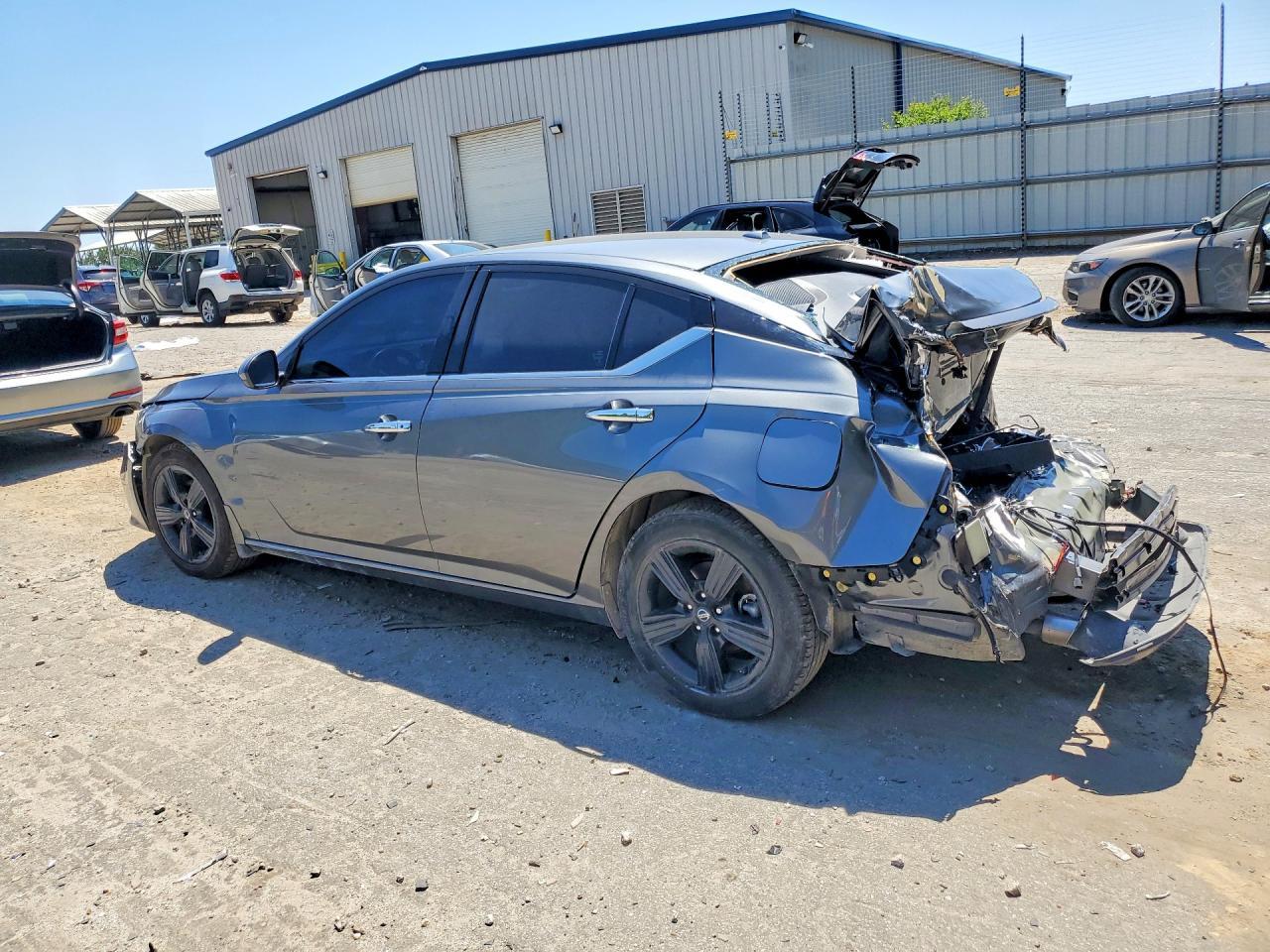 2021 Nissan Altima Sl - Фото 2