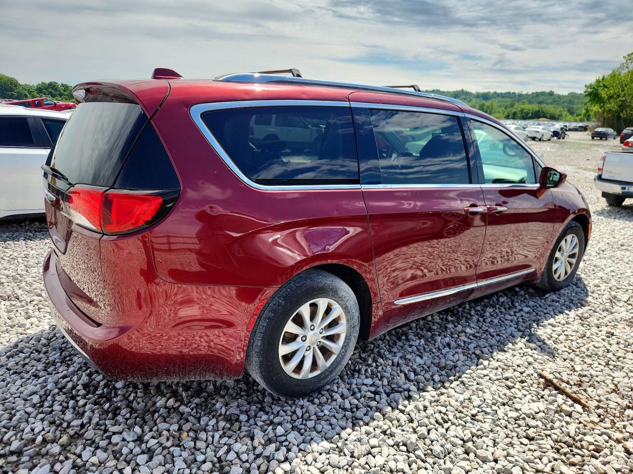 2018 Chrysler Pacifica Touring L - Image 3