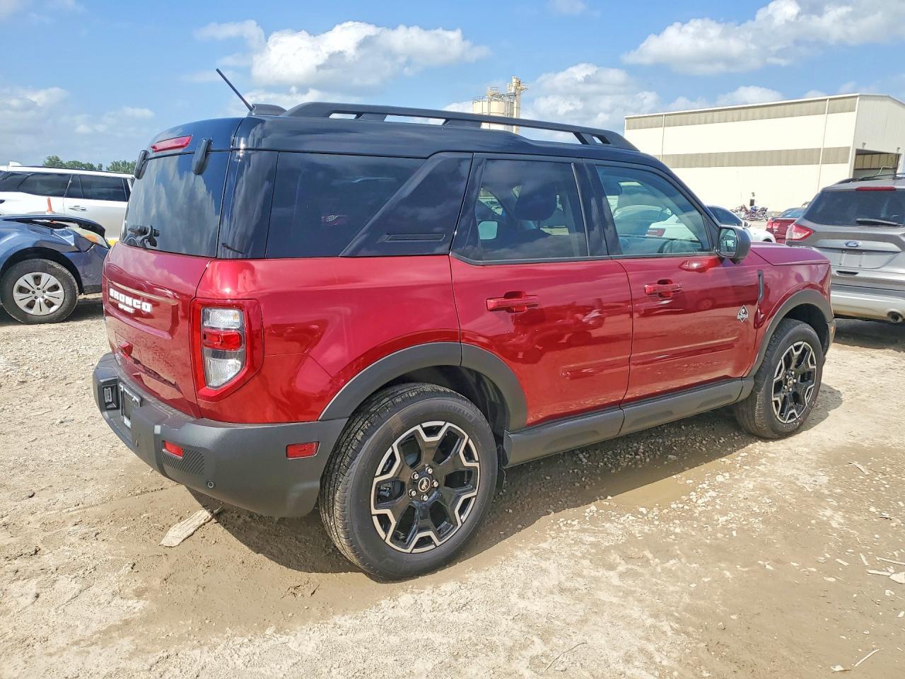 2025 Ford Bronco Sport Outer Banks - Фото 3