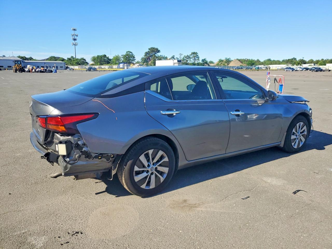 2023 Nissan Altima S - Image 3