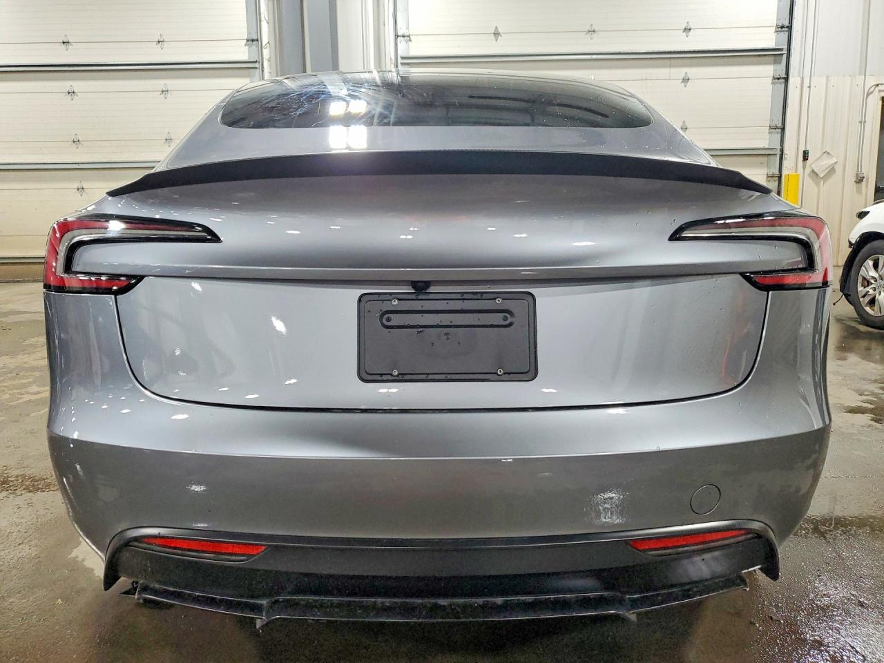 2025 Tesla Model 3 - Фото 6