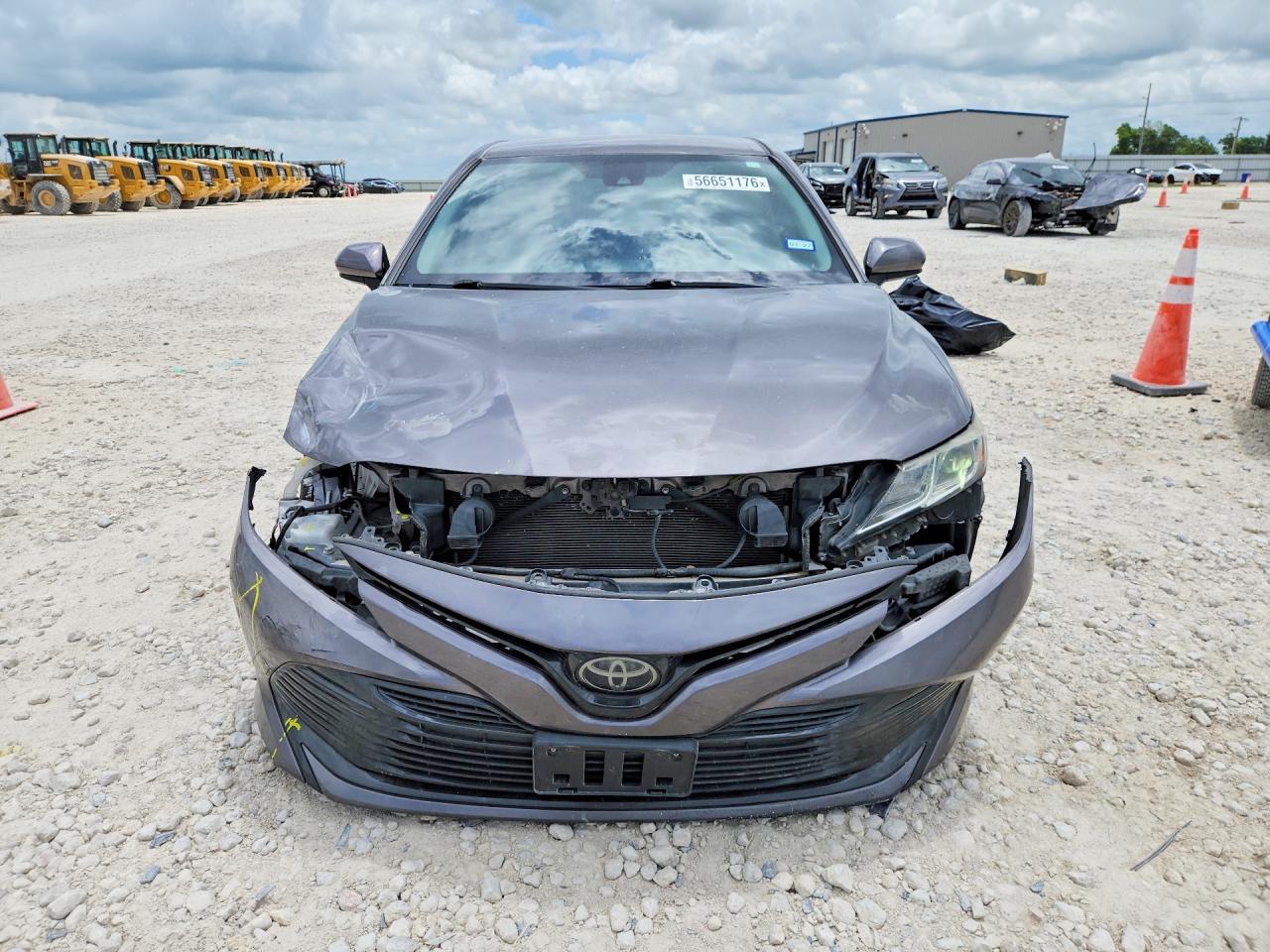 2020 Toyota Camry Le - Фото 5