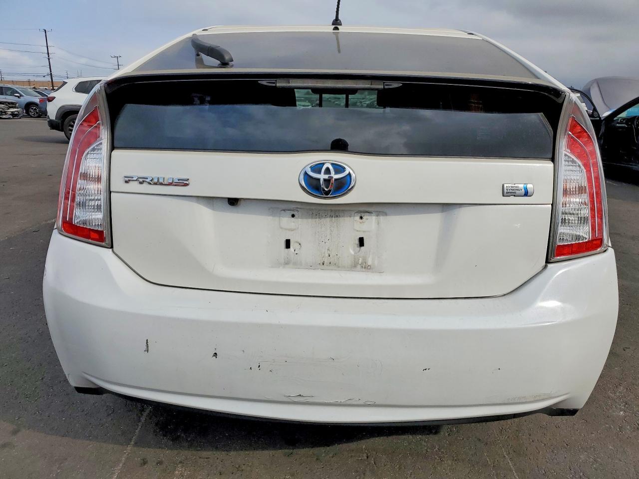 2013 Toyota Prius Two - Фото 6