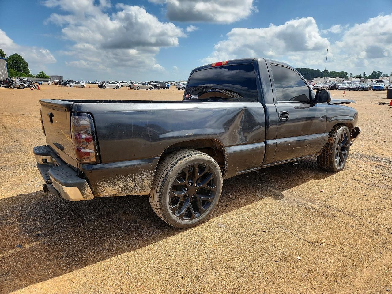 2003 Chevrolet Silverado C1500 - Image 3