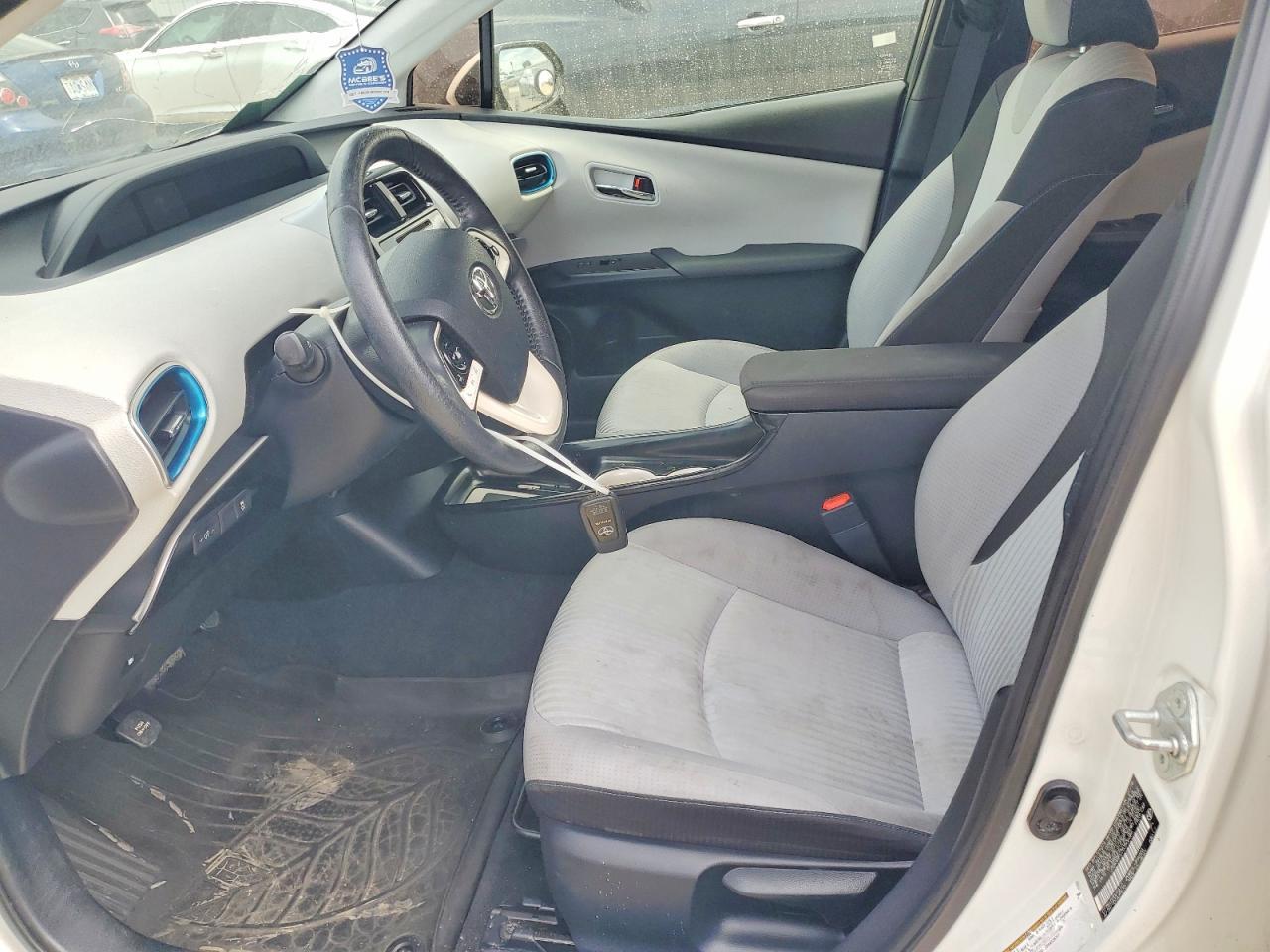 2016 Toyota Prius Three - Image 7