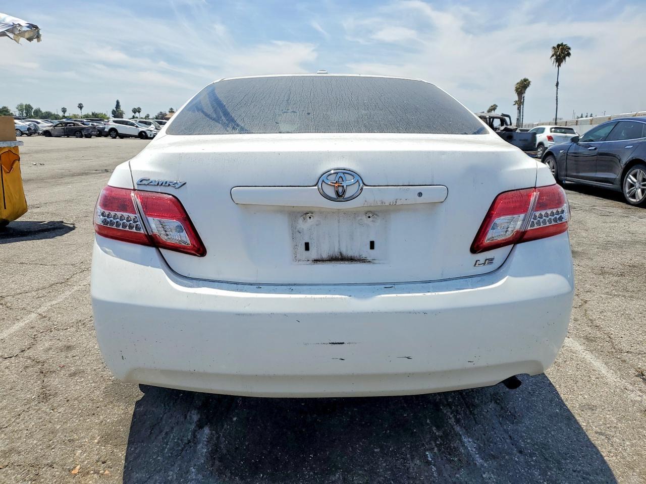 2011 Toyota Camry Le - Фото 6
