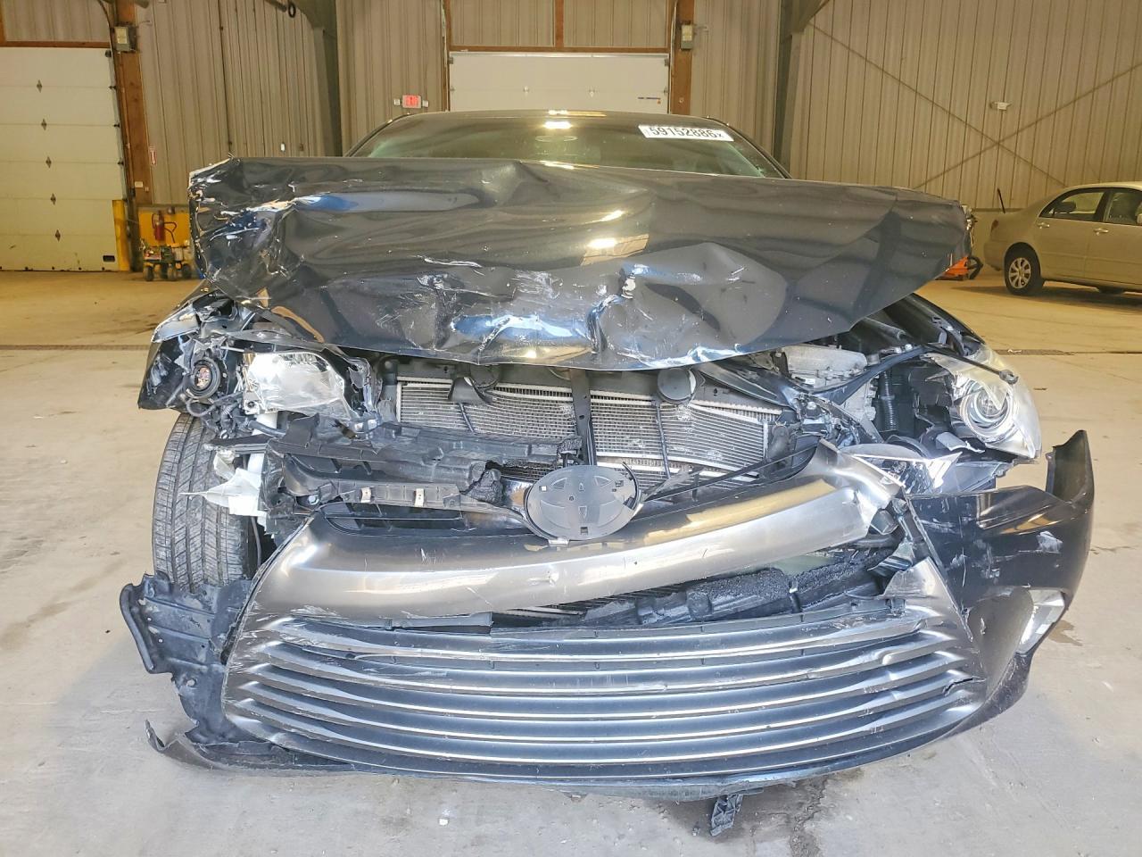 2017 Toyota Camry Hybrid Le - Image 5