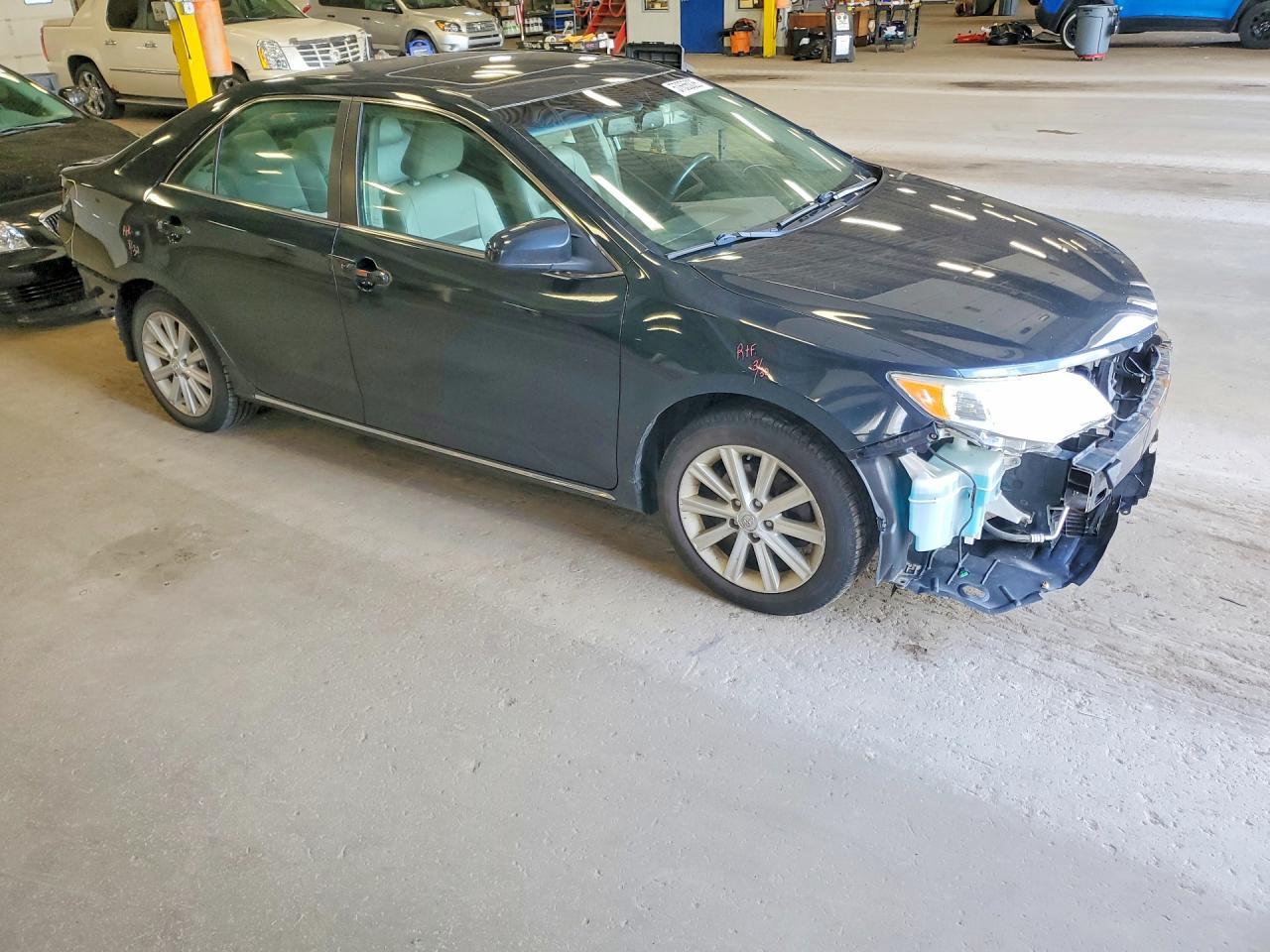 2014 Toyota Camry Xle - Image 4