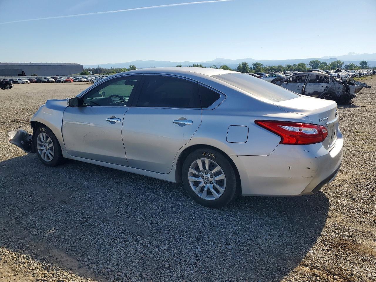 2016 Nissan Altima 2.5 S - Фото 2