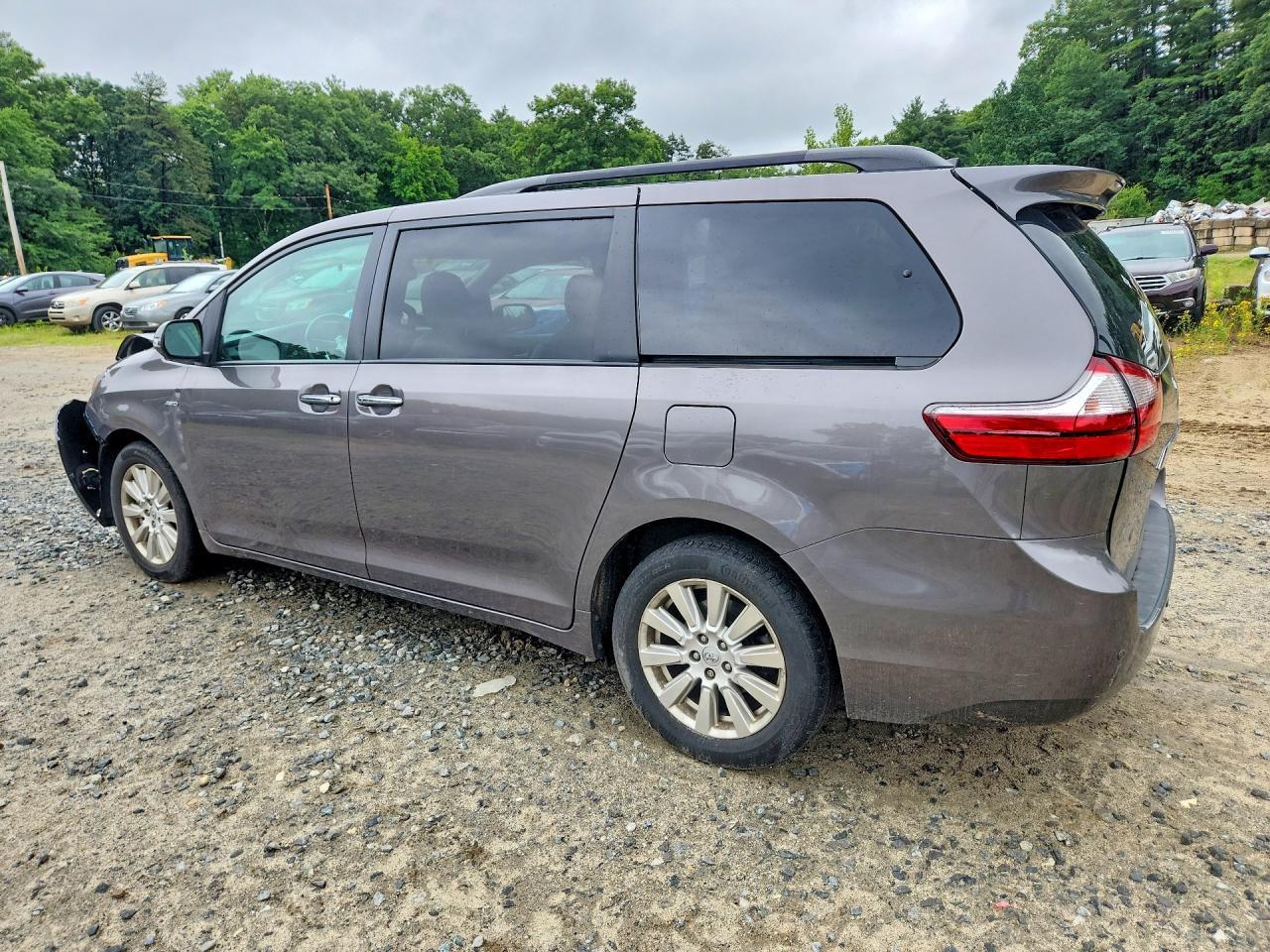 2017 Toyota Sienna Limited 7-Passenger - Фото 2