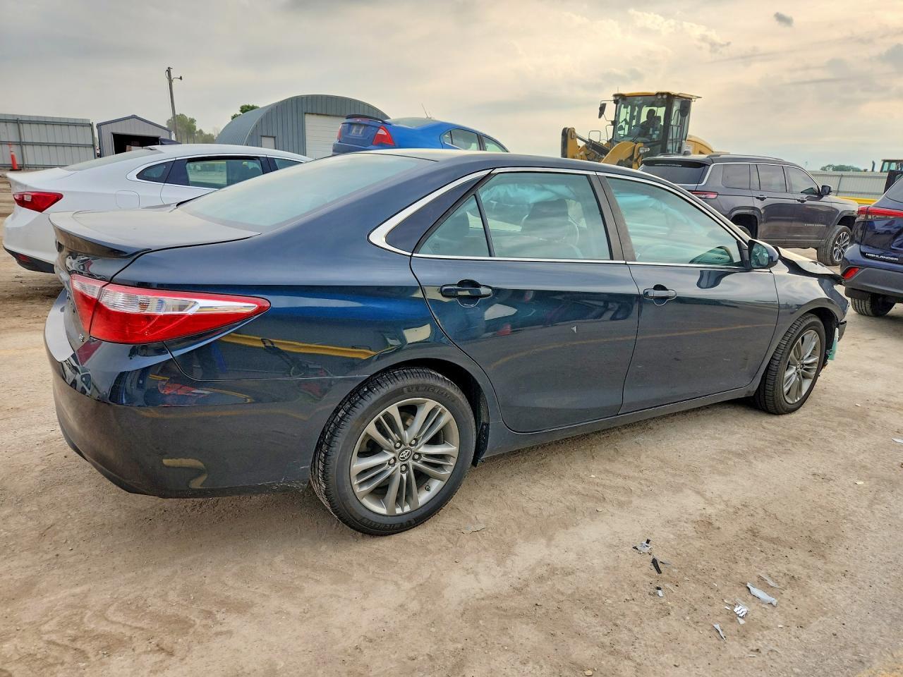 2016 Toyota Camry Se - Image 3