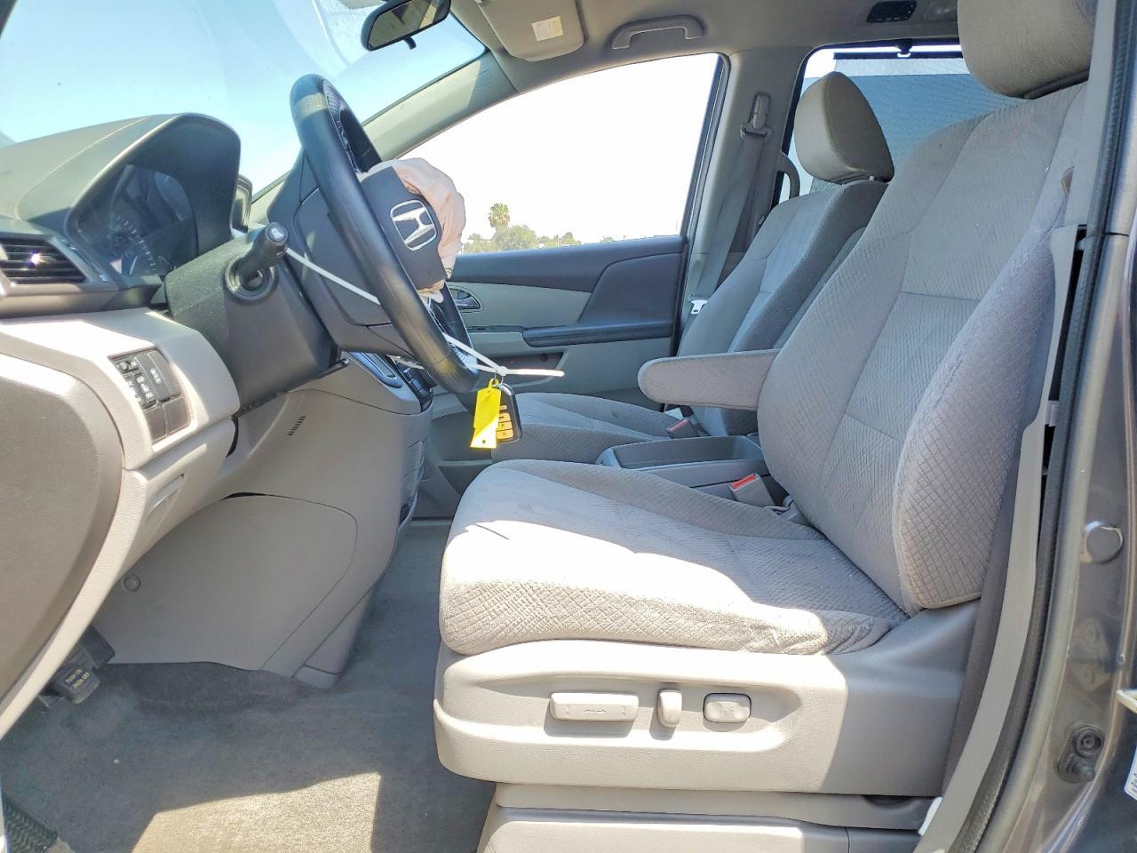 2016 Honda Odyssey Se - Фото 7
