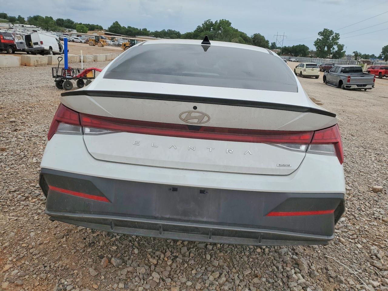 2025 Hyundai Elantra Hybrid Sel Sport - Image 6