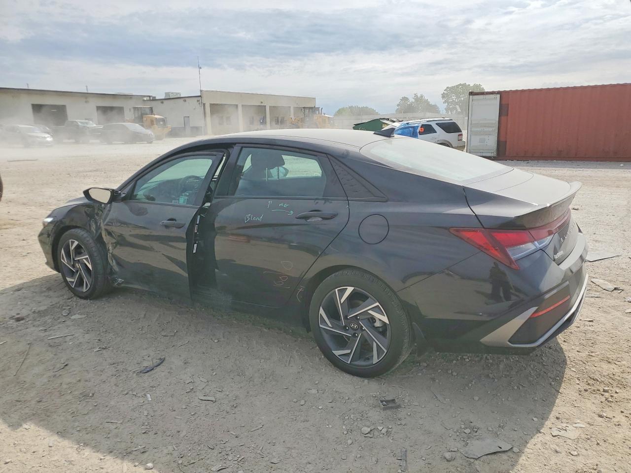 2025 Hyundai Elantra Sel Sport - Image 2