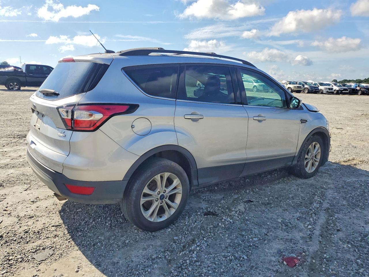 2018 Ford Escape Se - Фото 3