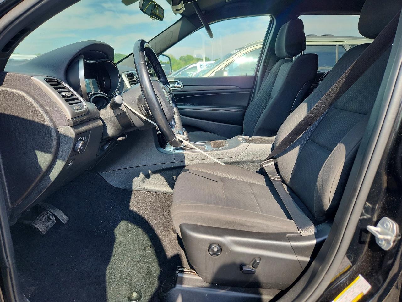 2019 Jeep Grand Cherokee Laredo - Image 7