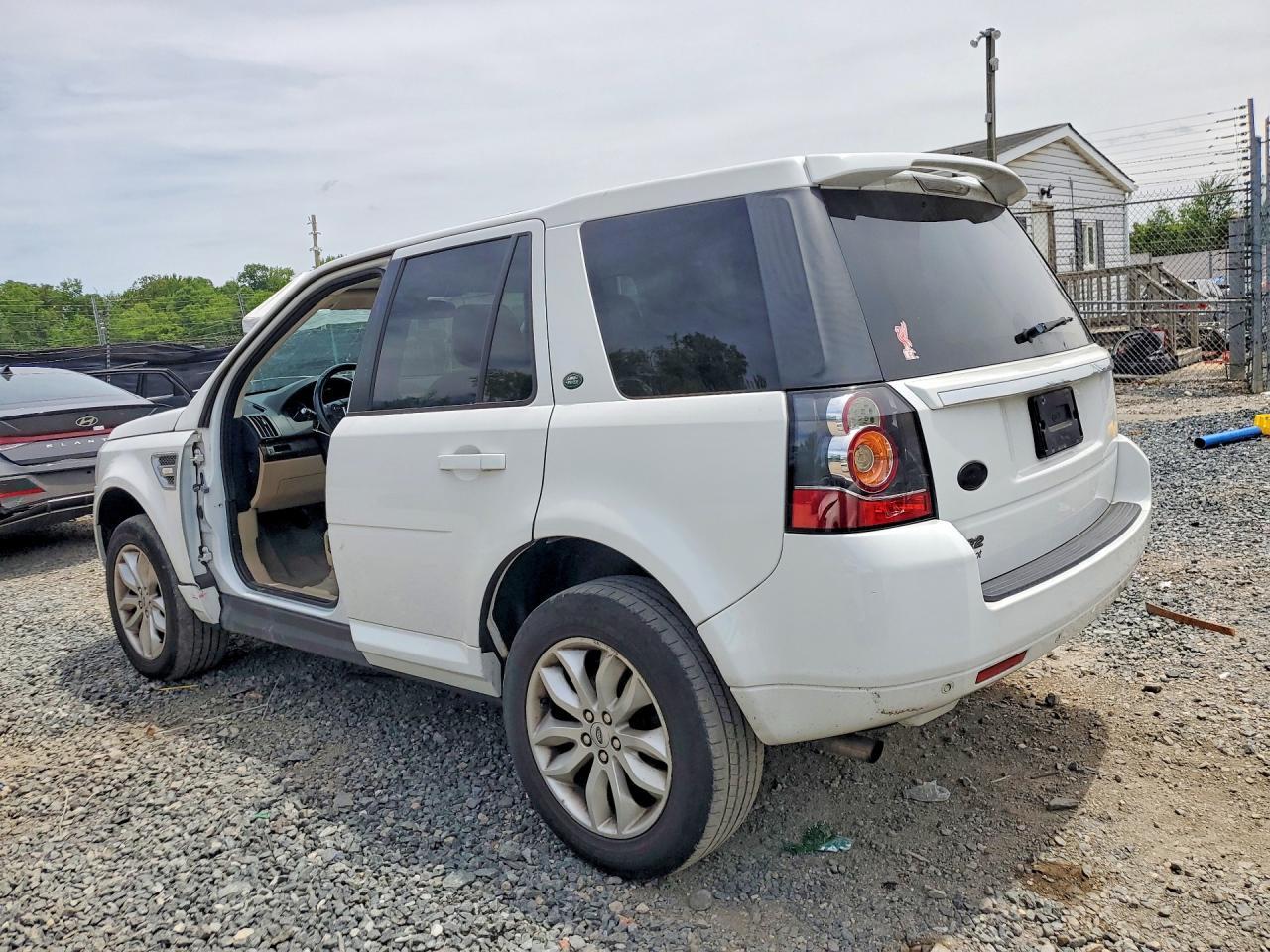 2013 Land Rover Lr2 Hse - Image 2