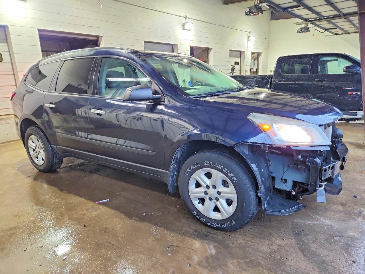 2017 Chevrolet Traverse Ls - Image 4