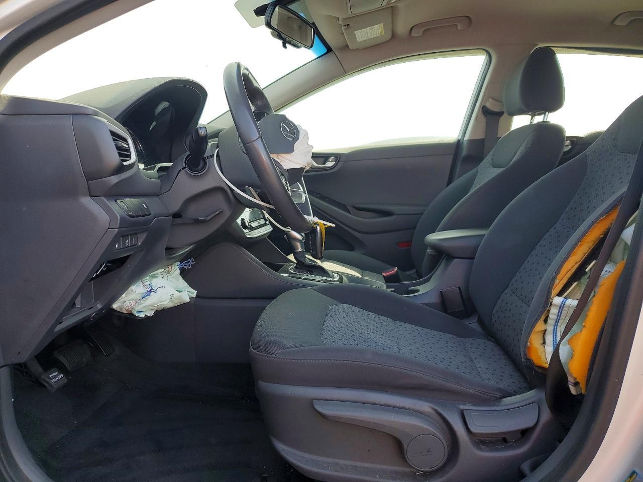 2019 Hyundai Ioniq Plug-In Hybrid Base - Image 7
