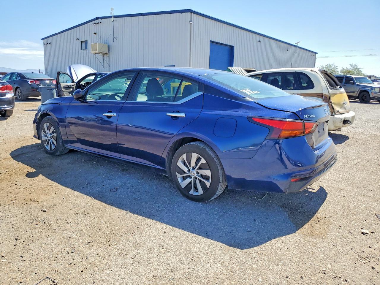 2022 Nissan Altima S - Фото 2
