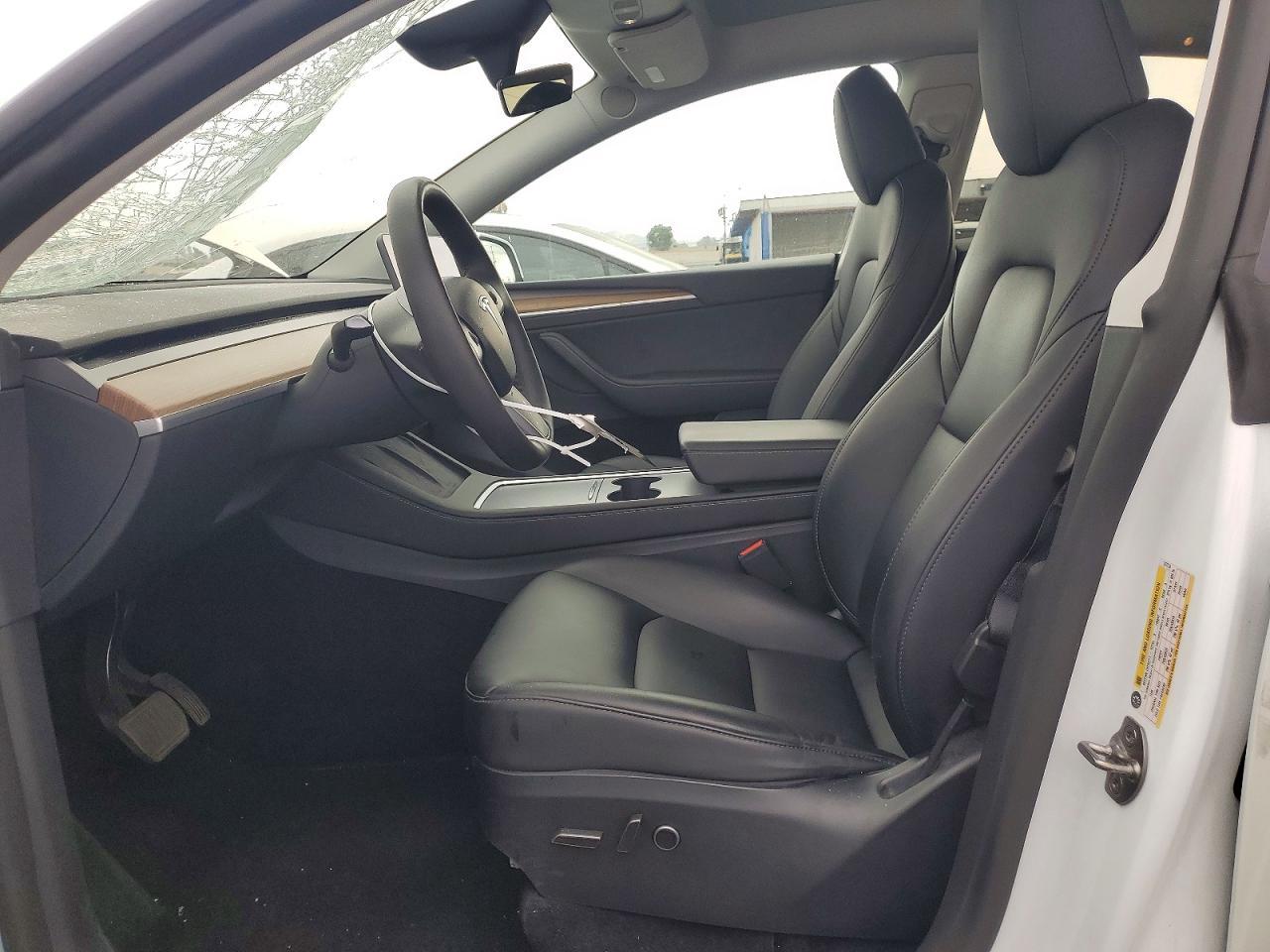 2025 Tesla Model Y - Фото 7