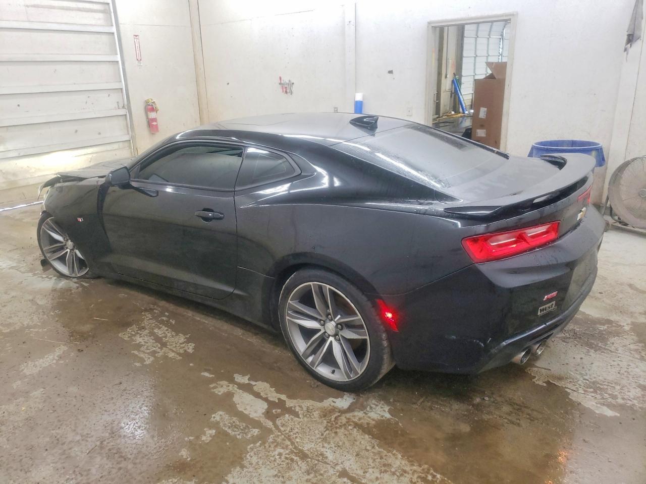 2017 Chevrolet Camaro Lt - Image 2