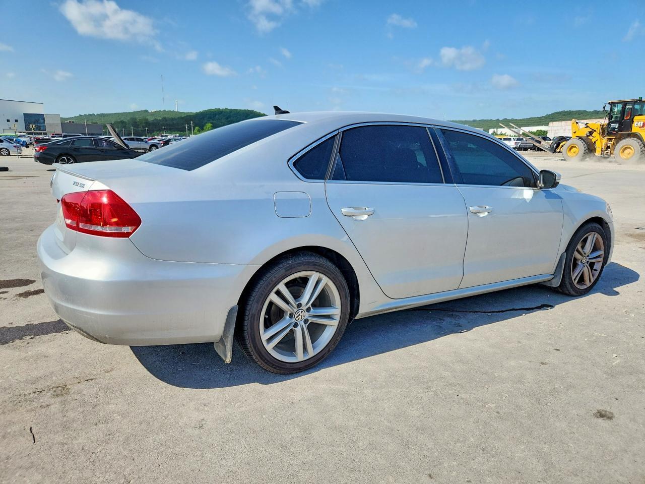 2014 Volkswagen Passat Se - Image 2