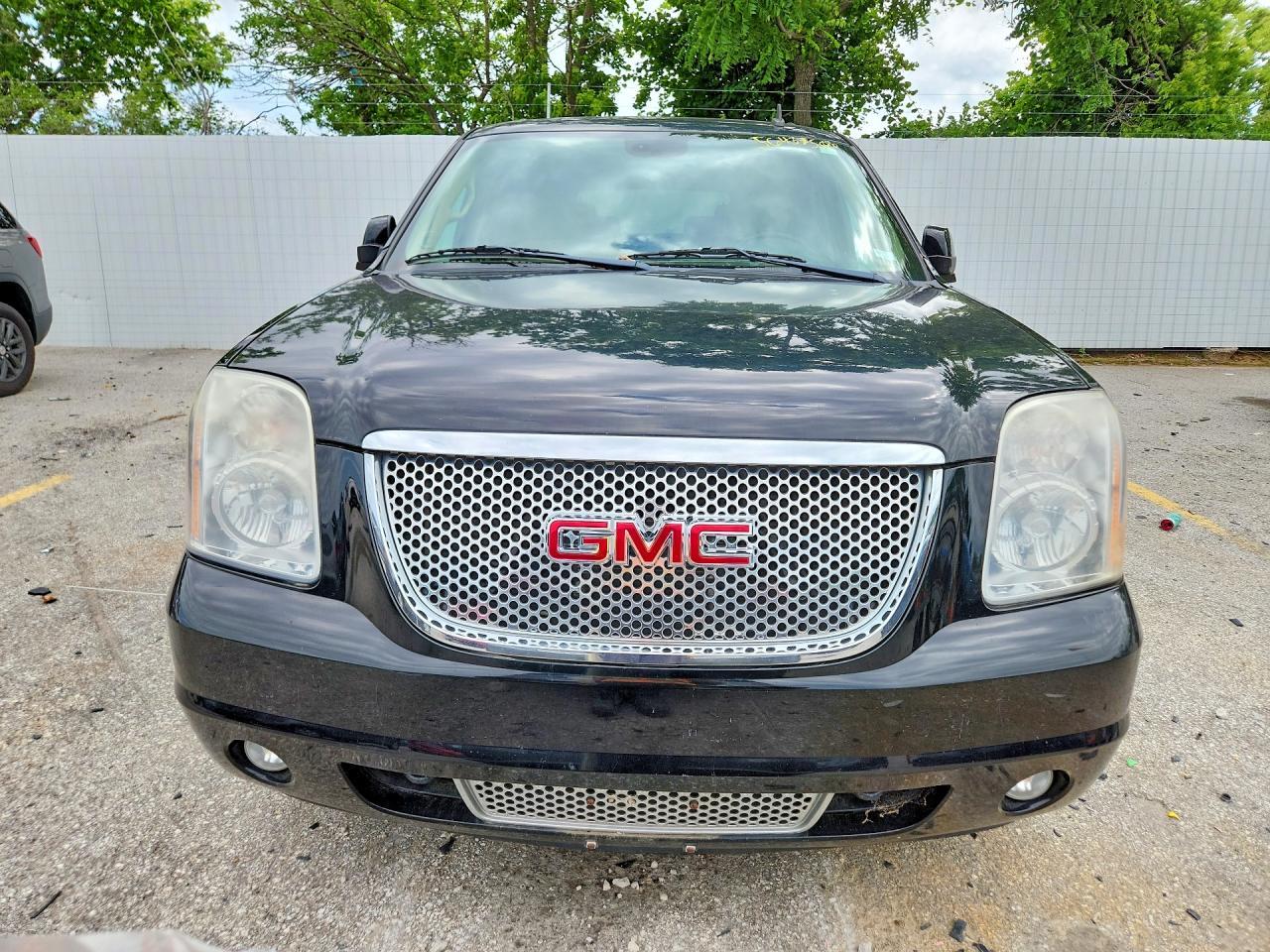 2009 GMC Yukon Denali - Image 5