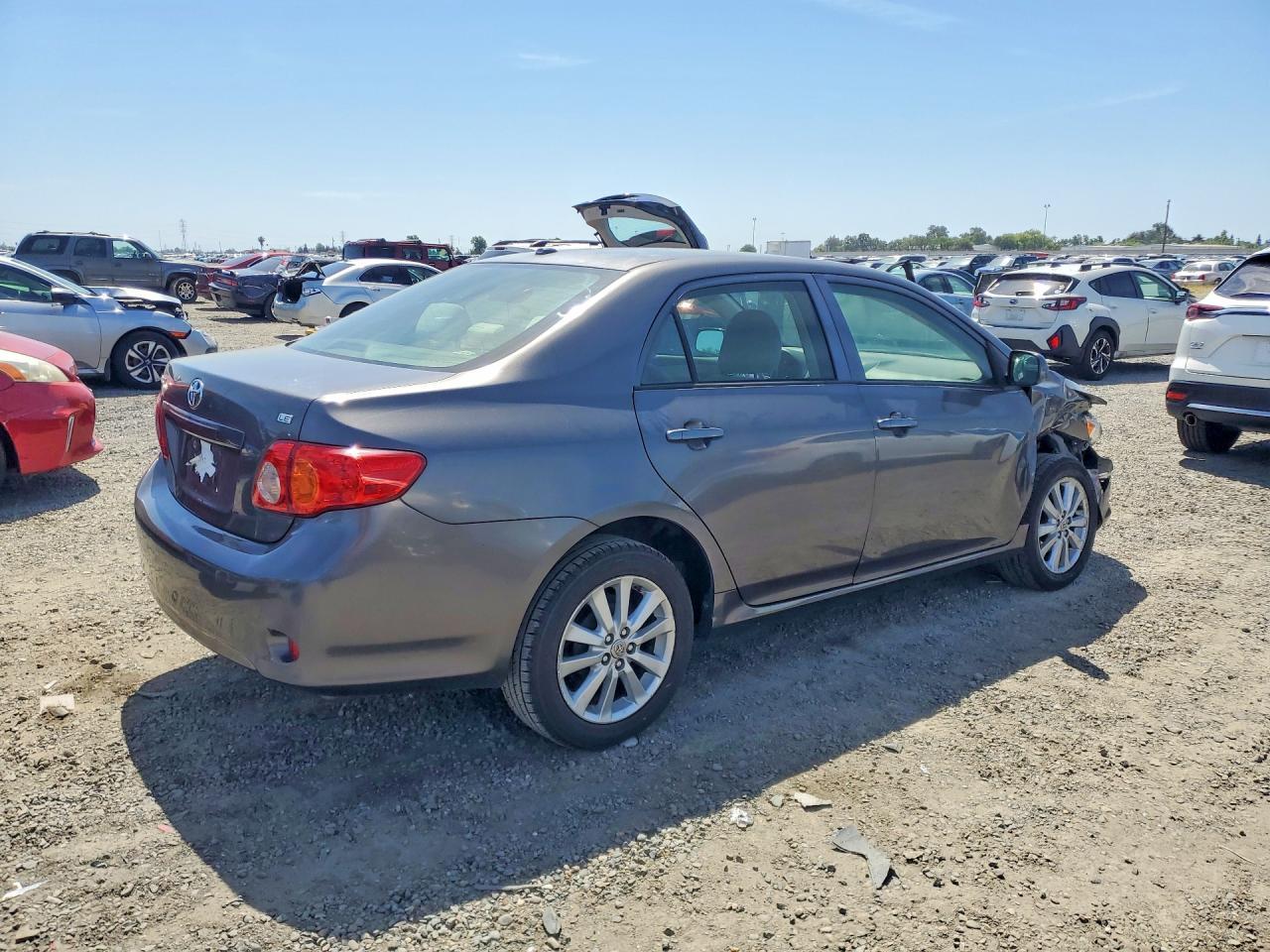 2010 Toyota Corolla Le - Image 3