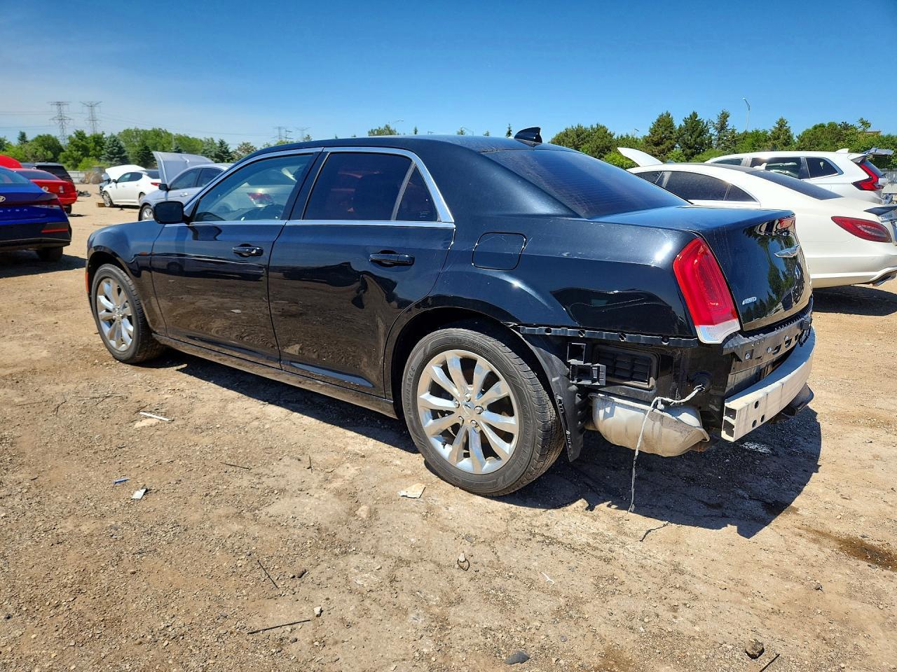 2017 Chrysler 300 Limited - Фото 3