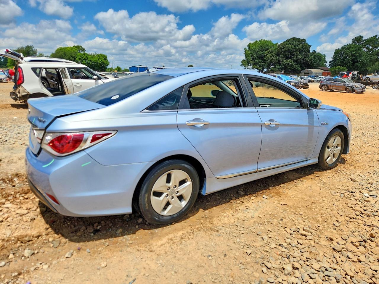 2011 Hyundai Sonata Hybrid - Image 3
