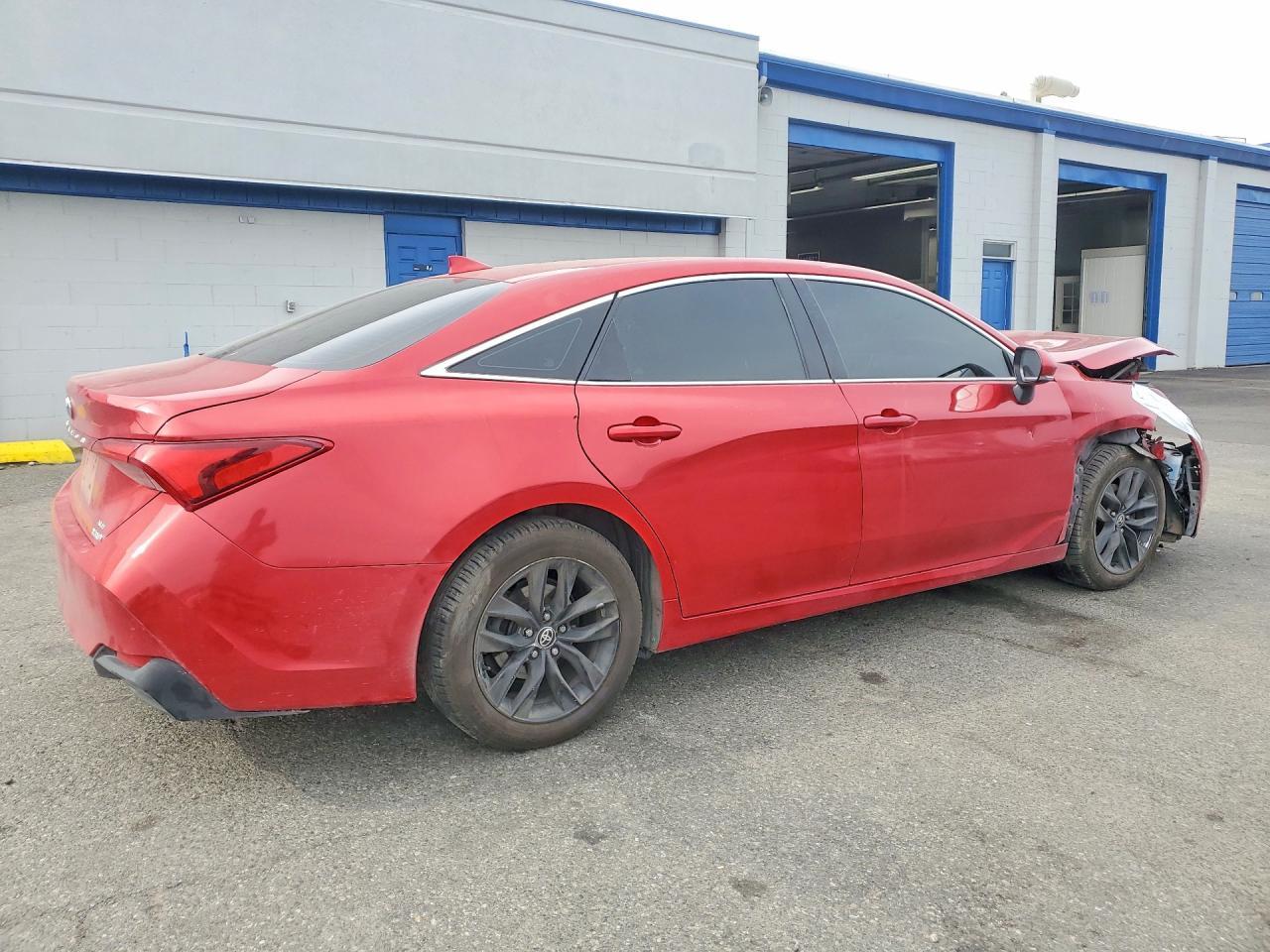 2022 Toyota Avalon Xle - Image 3