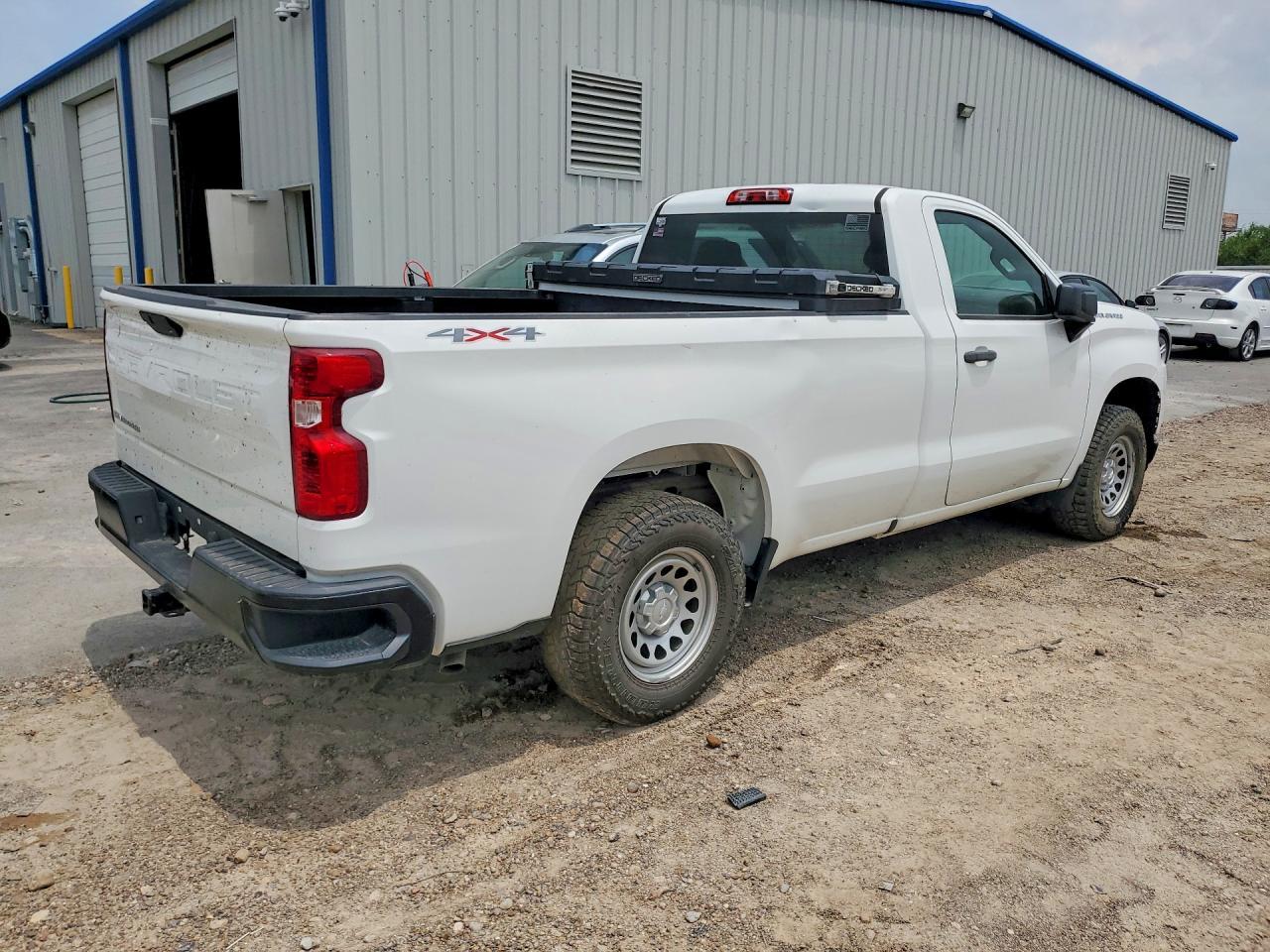 2020 Chevrolet Silverado K1500 - Фото 3