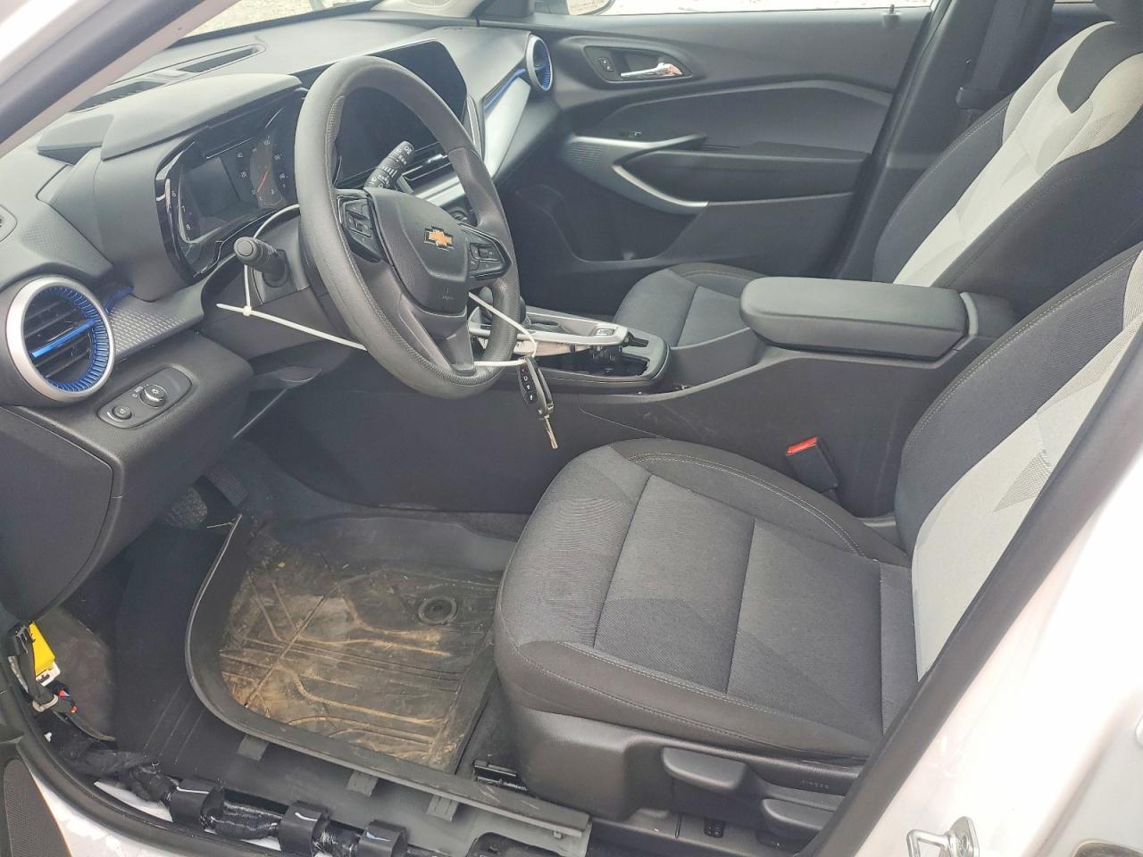2025 Chevrolet Trax Ls - Image 7
