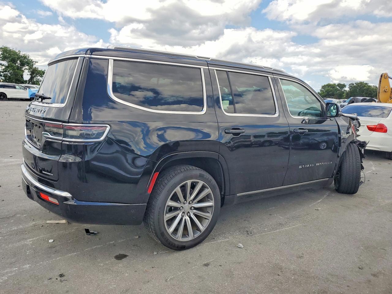 2023 Jeep Grand Wagoneer Series Ii - Image 3