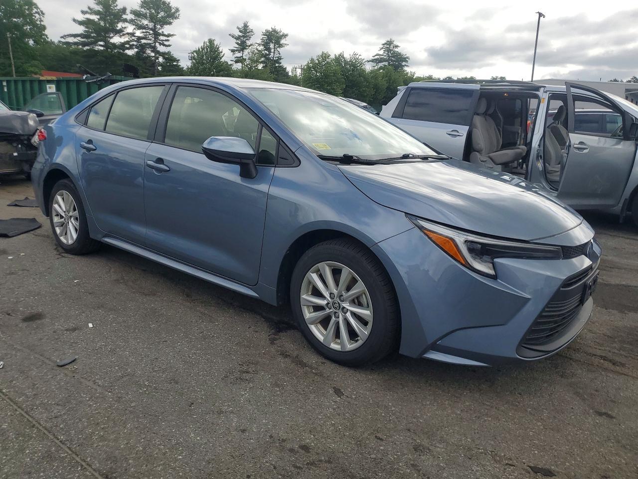 2023 Toyota Corolla Hybrid Le - Image 4