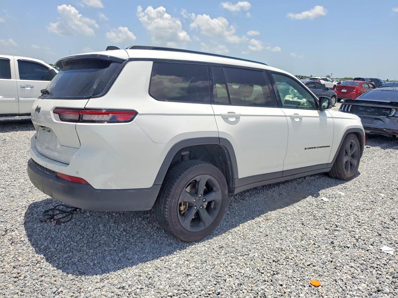 2023 Jeep Grand Cherokee - Image 3