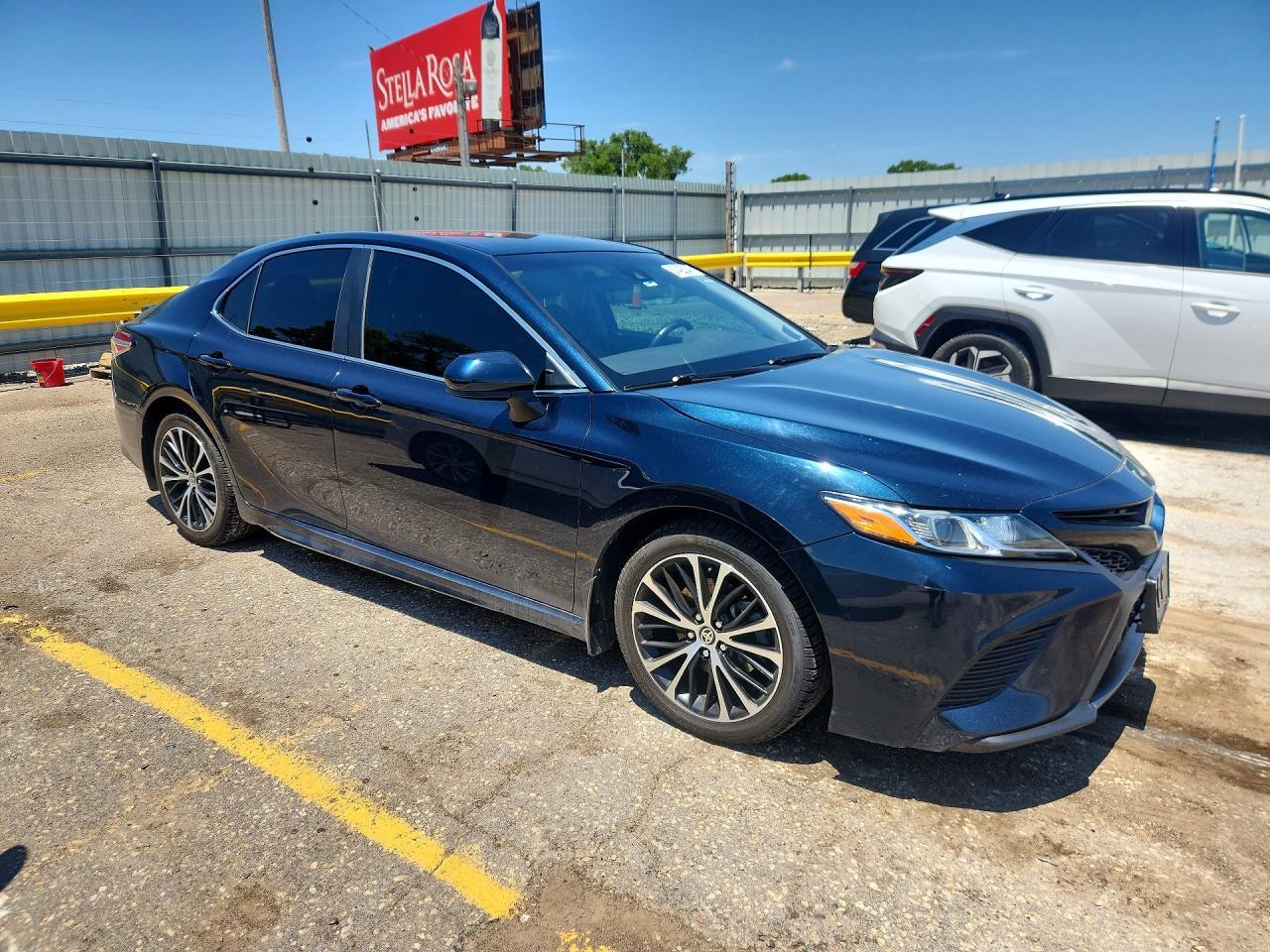 2020 Toyota Camry Se - Image 4