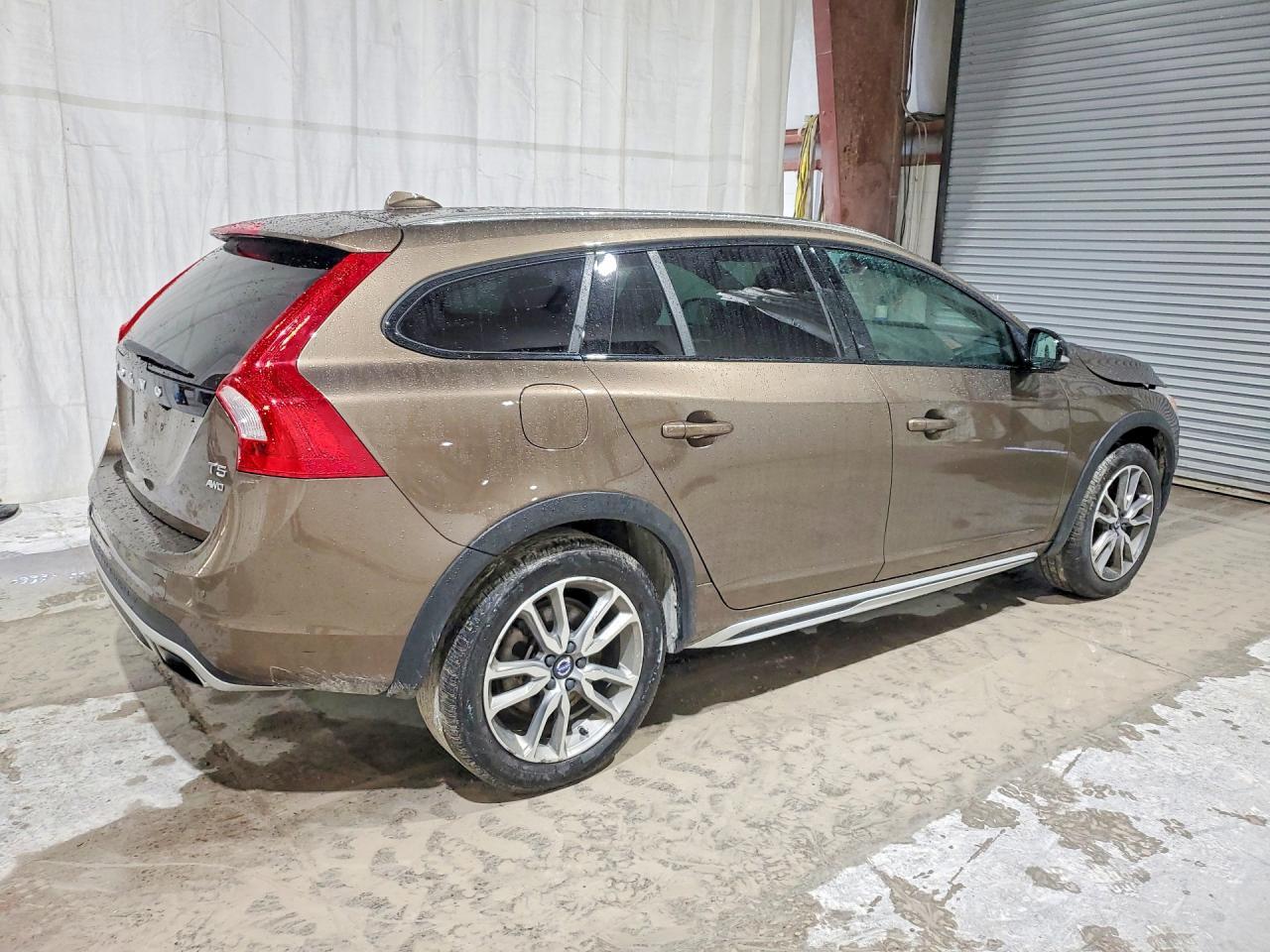 2016 Volvo V60 Cross Country Premier - Фото 3