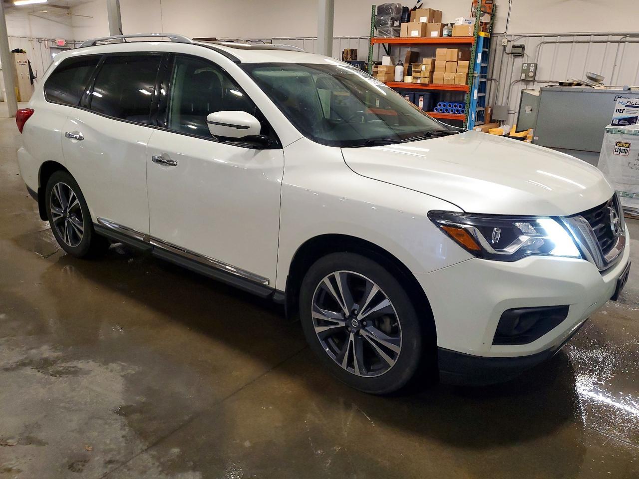 2017 Nissan Pathfinder Platinum - Фото 4
