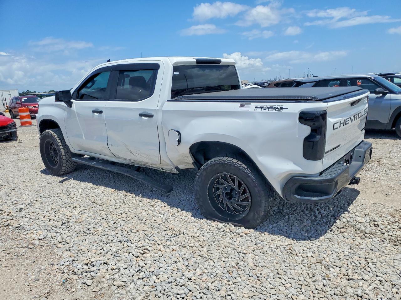 2021 Chevrolet Silverado K1500 Trail Boss Custom - Фото 2