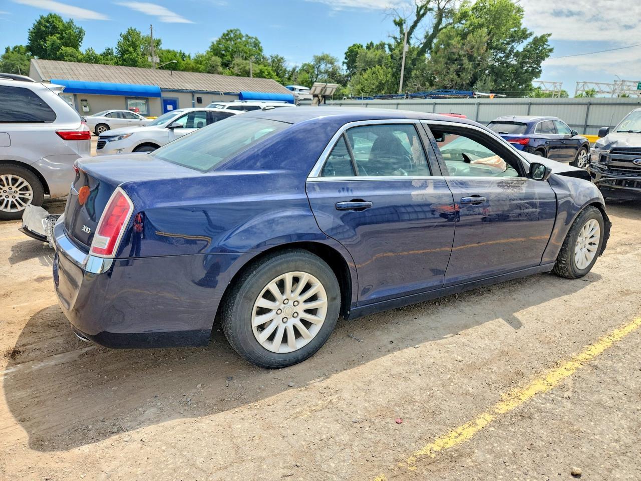 2014 Chrysler 300 - Image 3