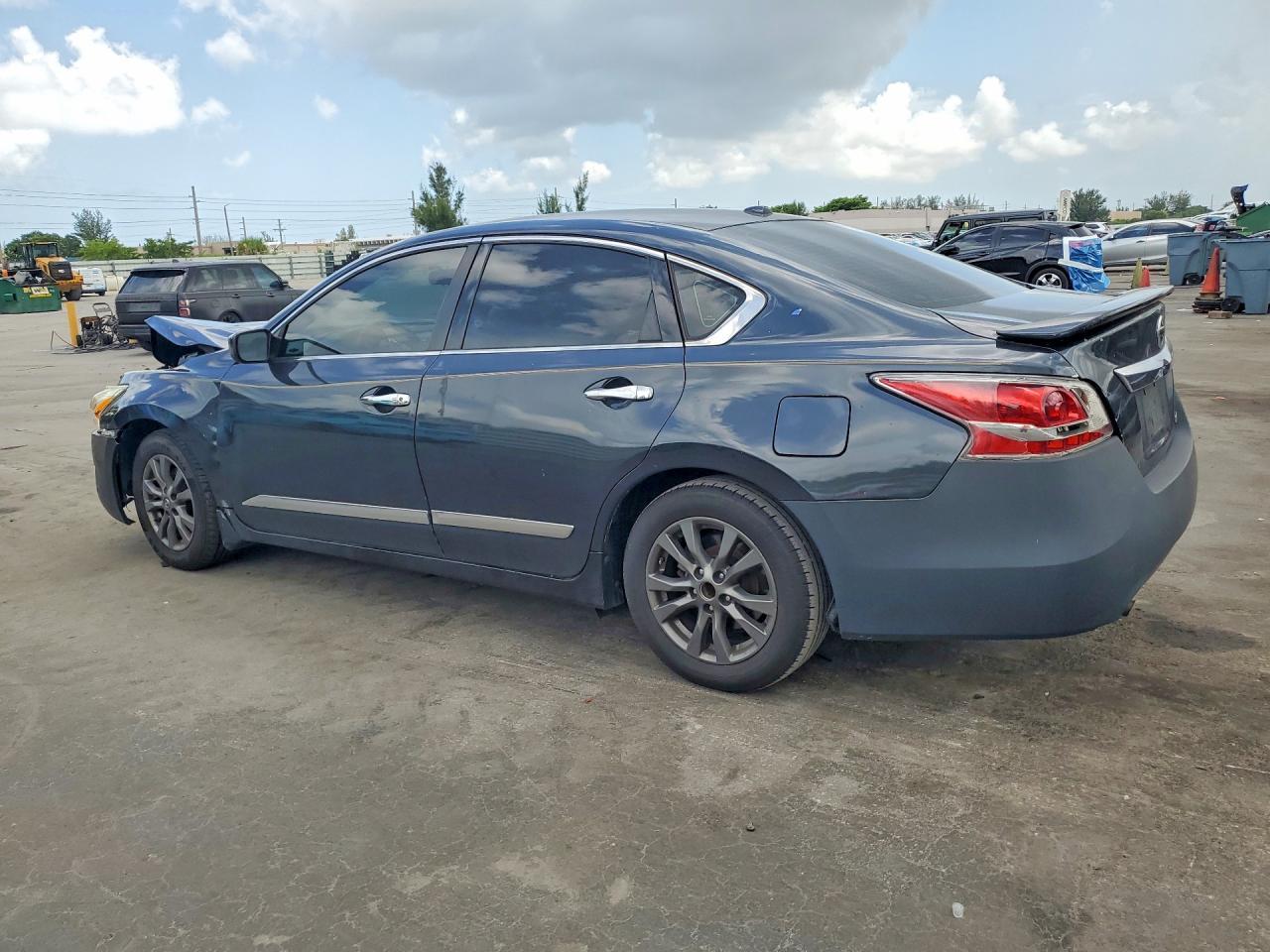 2015 Nissan Altima 2.5 S - Фото 2