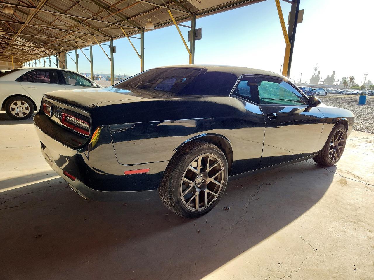2016 Dodge Challenger Sxt - Image 3