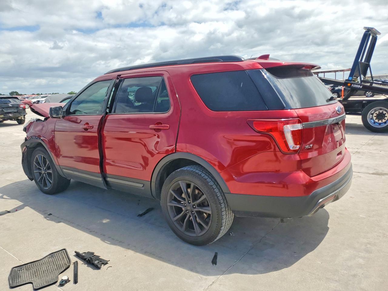 2017 Ford Explorer Xlt - Image 2