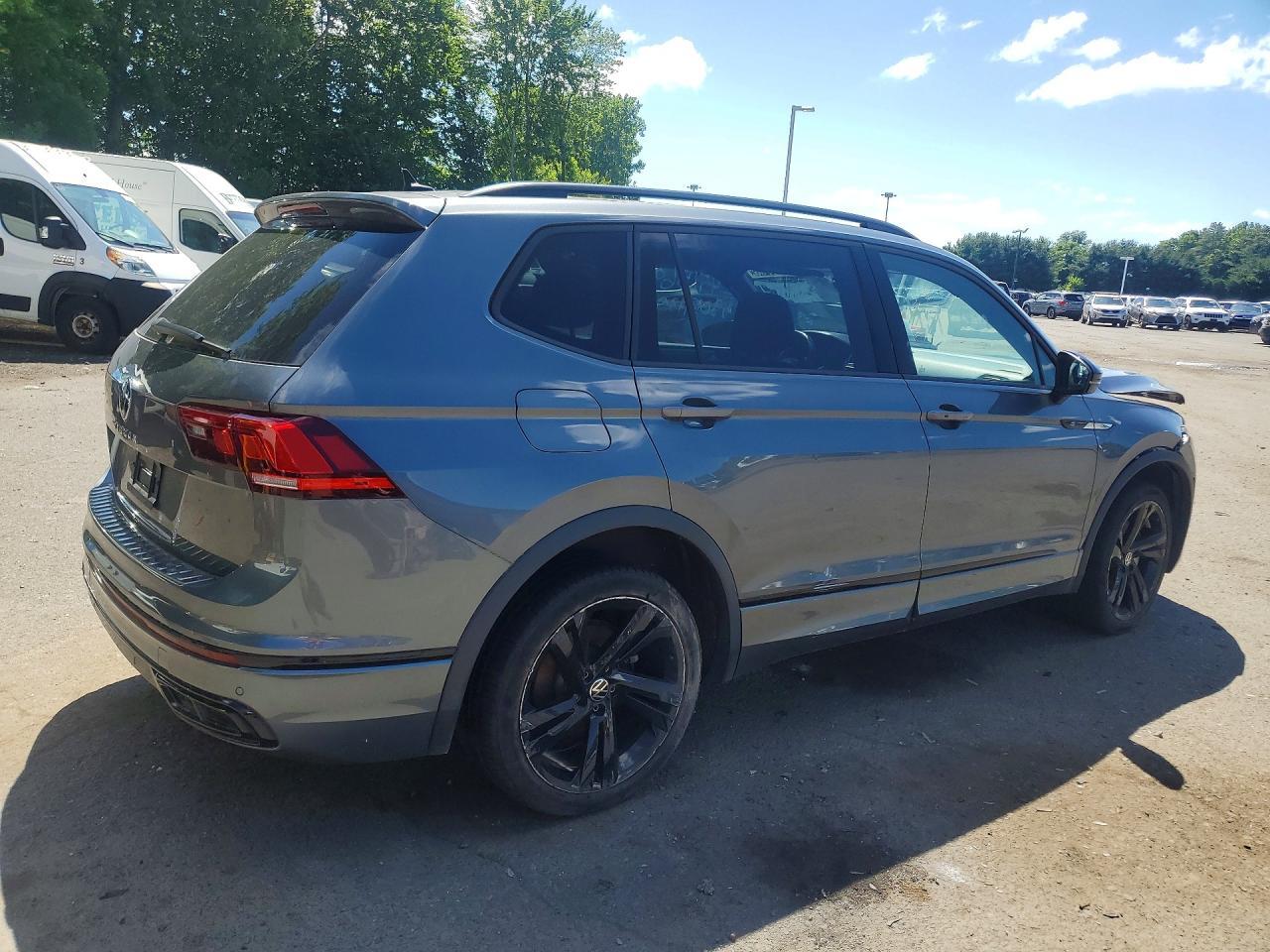2023 Volkswagen Tiguan Se R-Line Black - Image 3