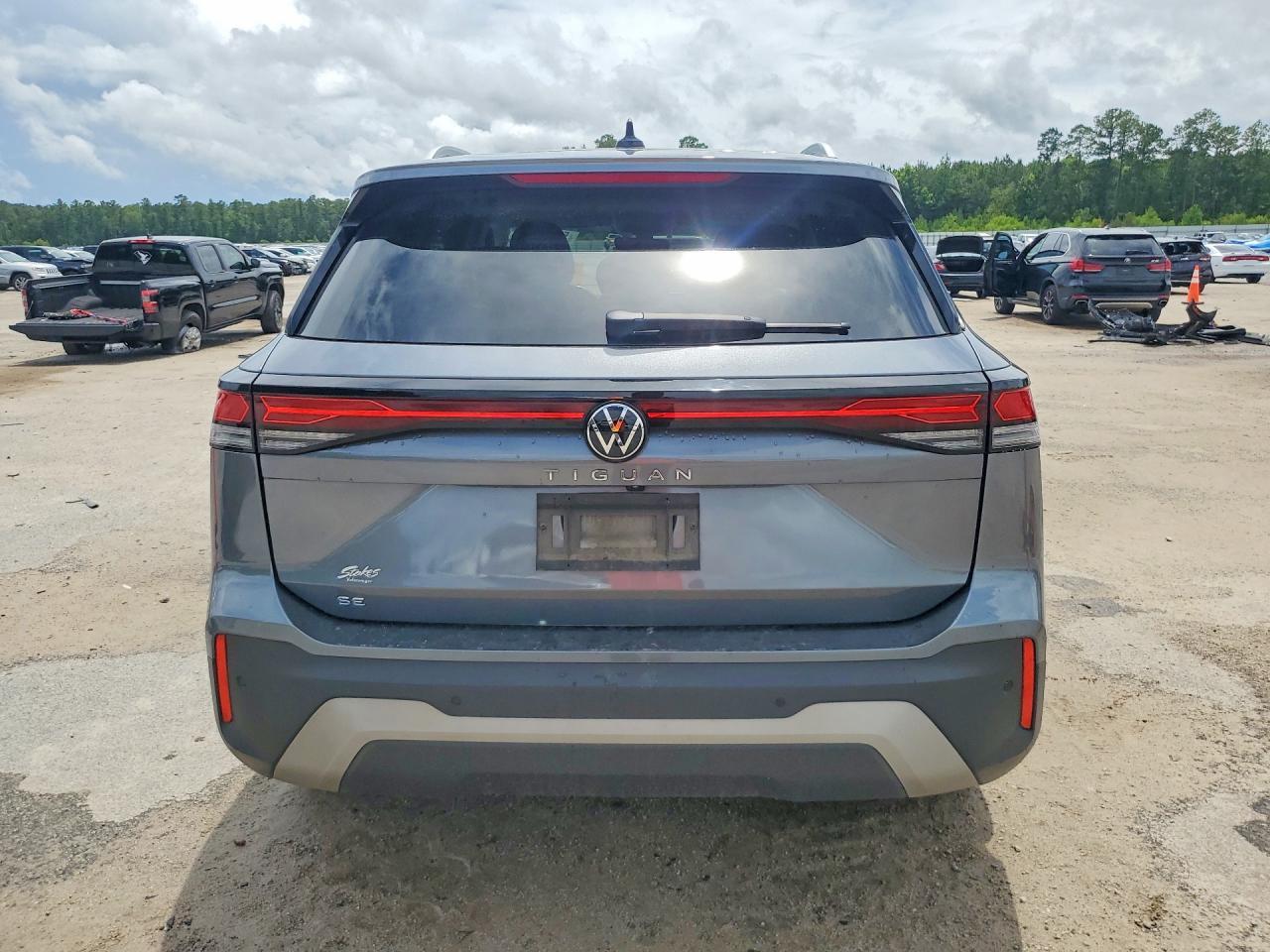 2025 Volkswagen Tiguan Se - Image 6