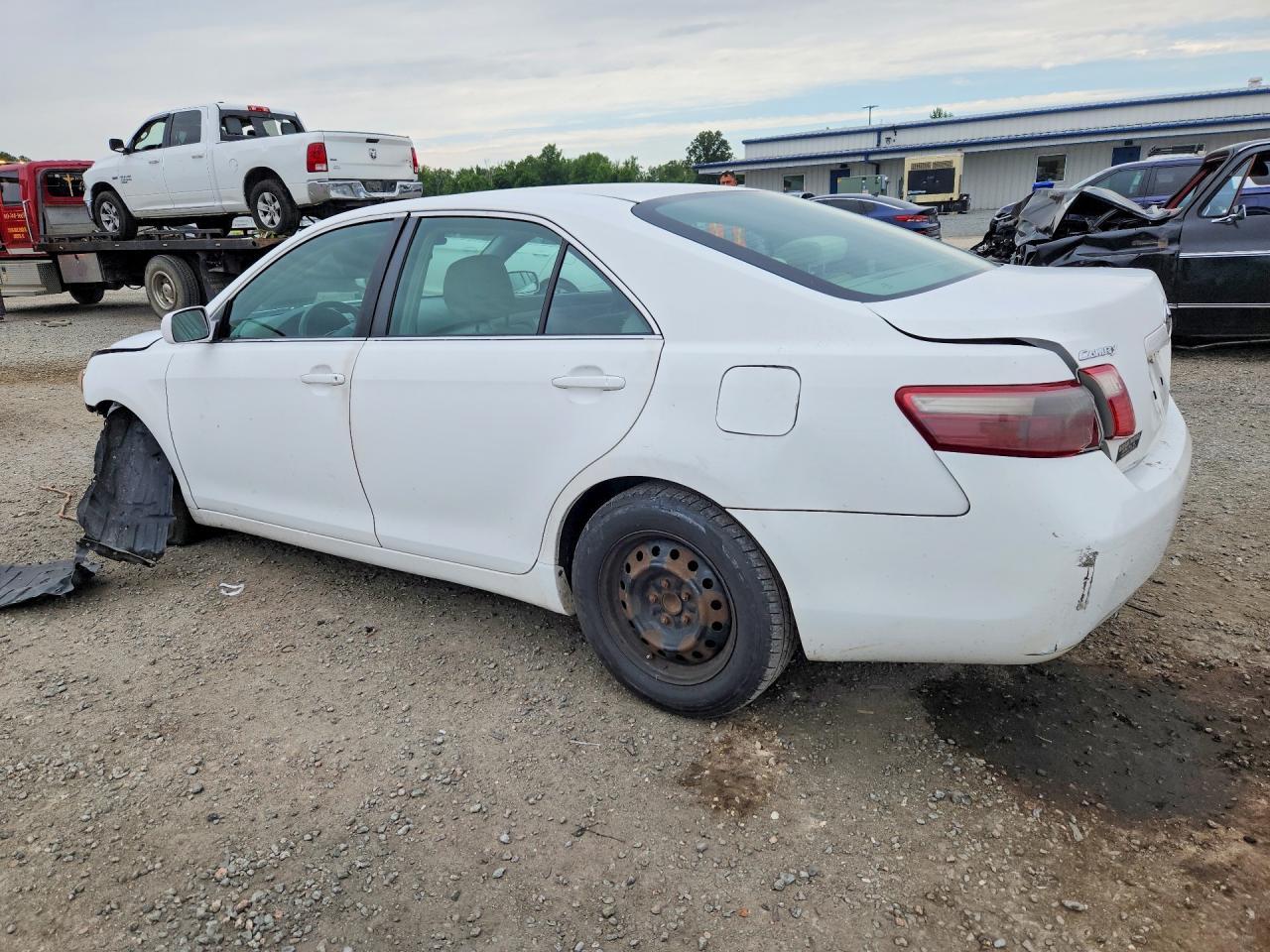 2009 Toyota Camry Le - Image 2